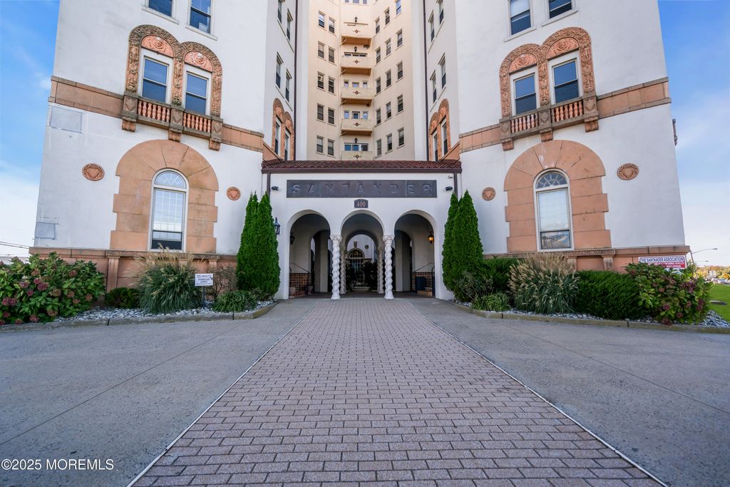 400 Deal Lake Drive 4D, Asbury Park, NJ 07712
