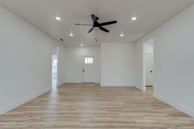 407 Ave M, Abernathy, TX 79311