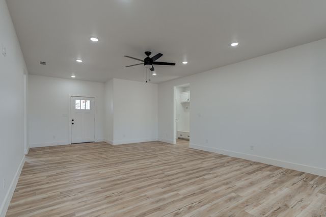 407 Ave M, Abernathy, TX 79311