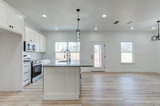 407 Ave M, Abernathy, TX 79311