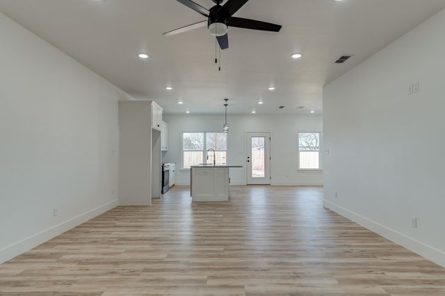 407 Ave M, Abernathy, TX 79311