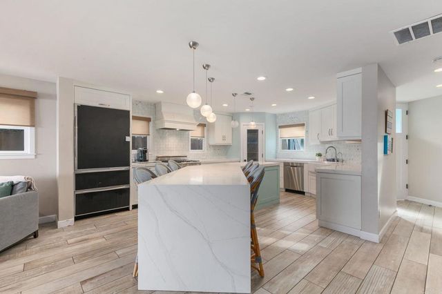2812 Bayside Walk, San Diego, CA 92109