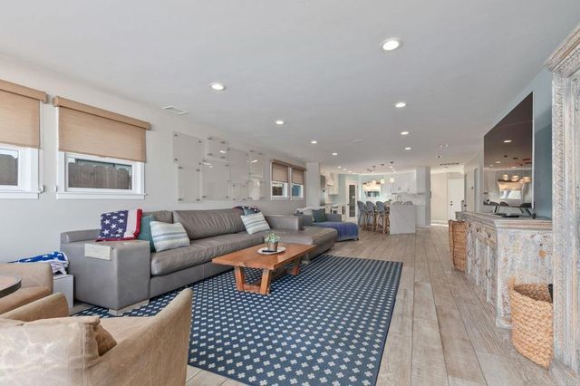 2812 Bayside Walk, San Diego, CA 92109