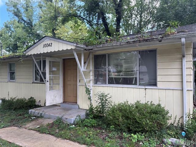 10042 Green Valley Drive, St Louis, MO 63136