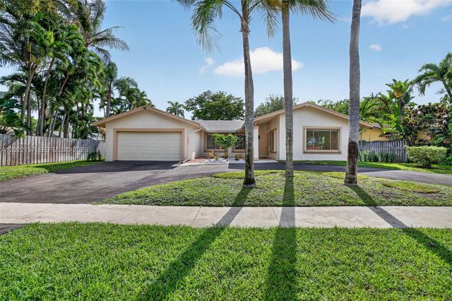 1660 NW 94th Ave, Plantation, FL 33322