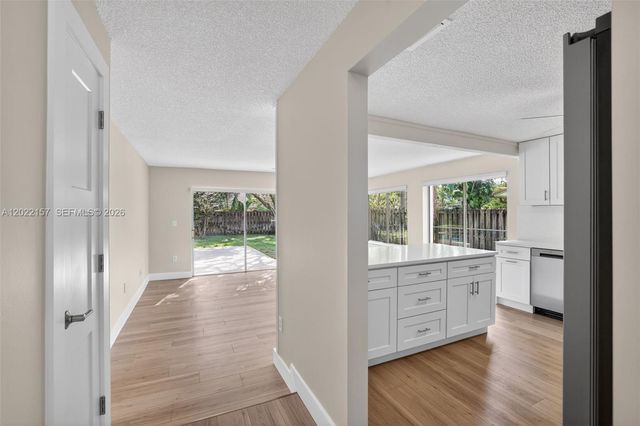 1660 NW 94th Ave, Plantation, FL 33322