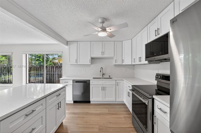 1660 NW 94th Ave, Plantation, FL 33322