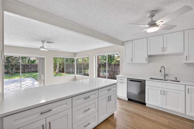 1660 NW 94th Ave, Plantation, FL 33322