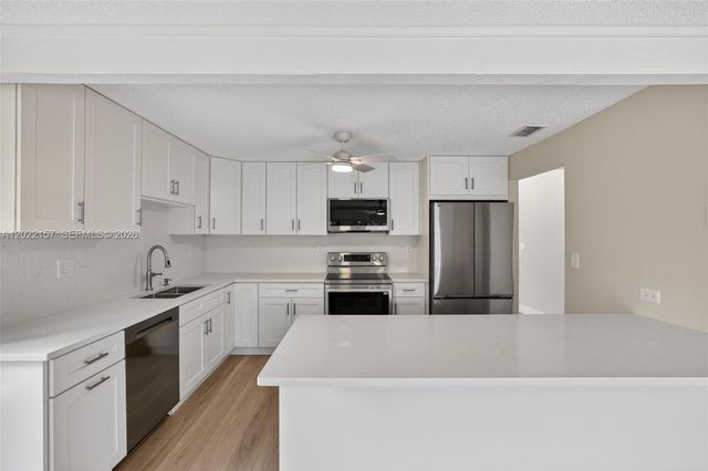 1660 NW 94th Ave, Plantation, FL 33322