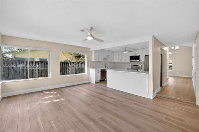1660 NW 94th Ave, Plantation, FL 33322