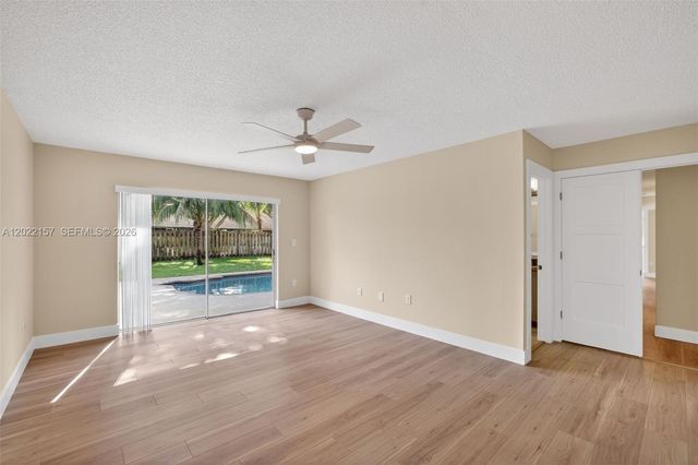 1660 NW 94th Ave, Plantation, FL 33322