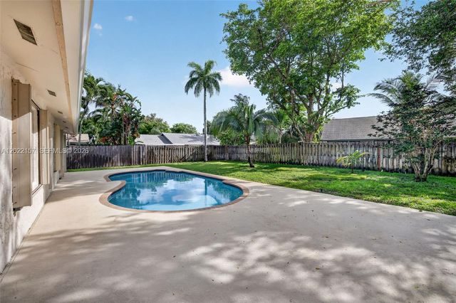 1660 NW 94th Ave, Plantation, FL 33322