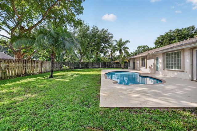 1660 NW 94th Ave, Plantation, FL 33322