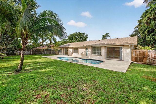 1660 NW 94th Ave, Plantation, FL 33322