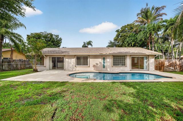 1660 NW 94th Ave, Plantation, FL 33322