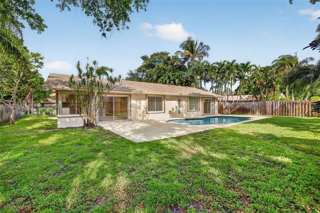 1660 NW 94th Ave, Plantation, FL 33322
