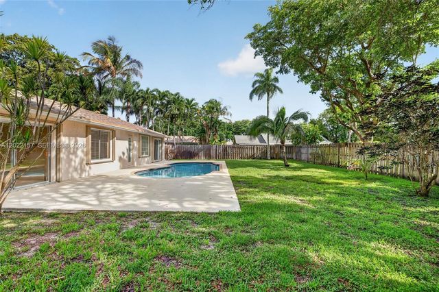 1660 NW 94th Ave, Plantation, FL 33322