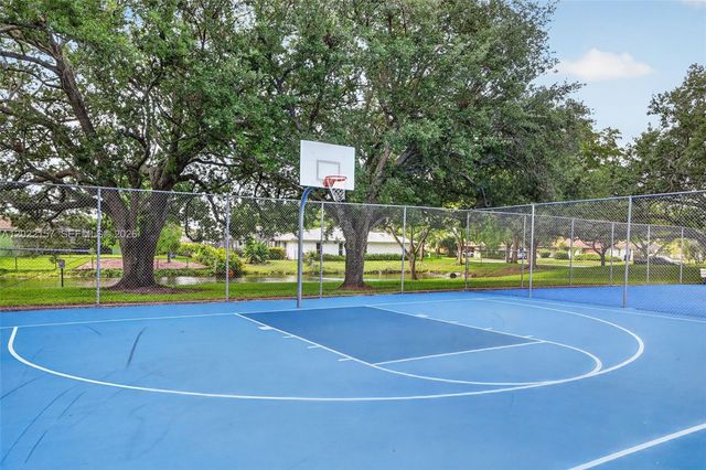 1660 NW 94th Ave, Plantation, FL 33322