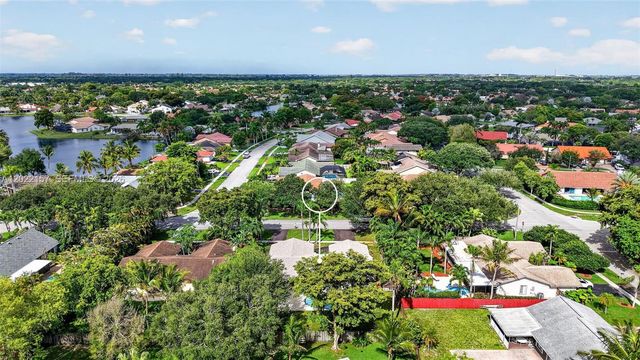 1660 NW 94th Ave, Plantation, FL 33322