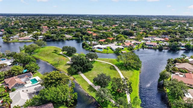 1660 NW 94th Ave, Plantation, FL 33322