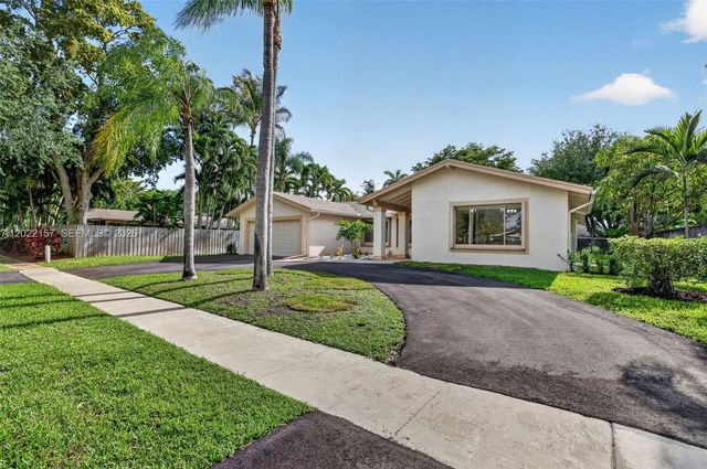 1660 NW 94th Ave, Plantation, FL 33322