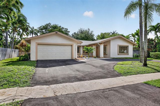 1660 NW 94th Ave, Plantation, FL 33322