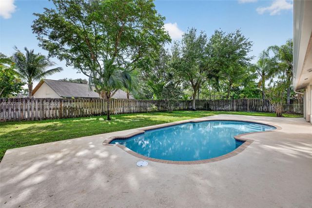 1660 NW 94th Ave, Plantation, FL 33322