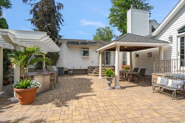 9 Defeo Court, Deer Park, NY 11729