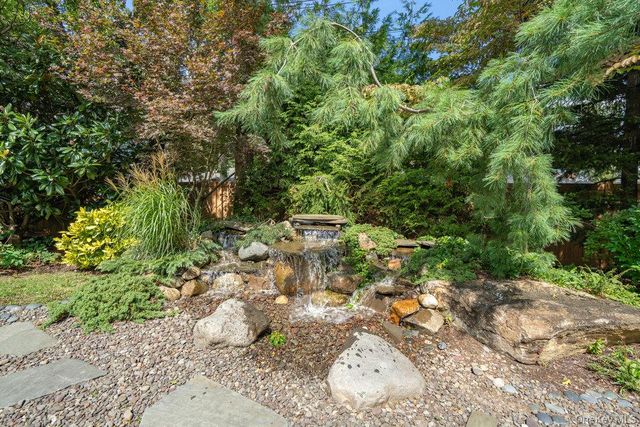 9 Defeo Court, Deer Park, NY 11729