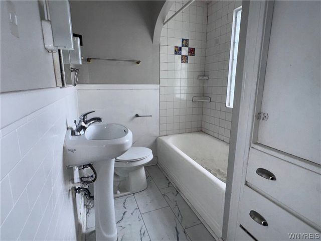 34 Sunset Street Upper, Buffalo, NY 14207