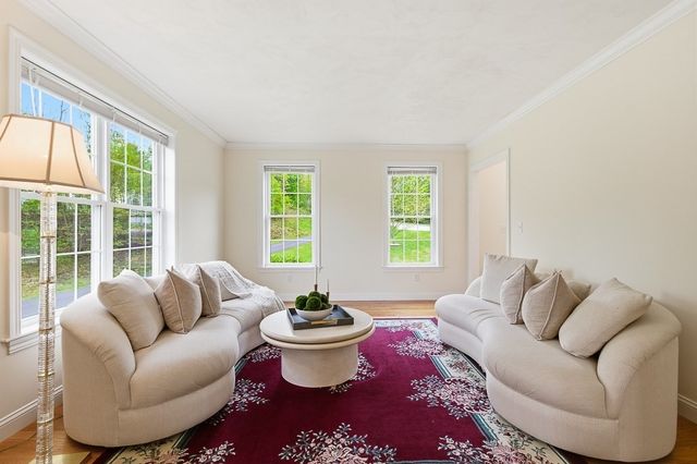8 Victoria Circle, Shrewsbury, MA 01545