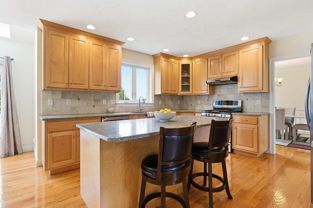 8 Victoria Circle, Shrewsbury, MA 01545