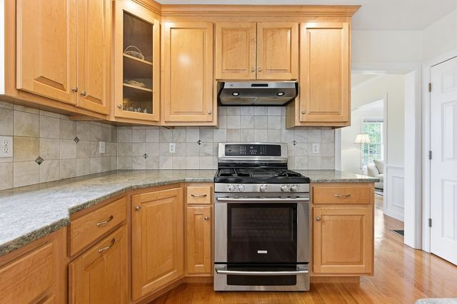 8 Victoria Circle, Shrewsbury, MA 01545