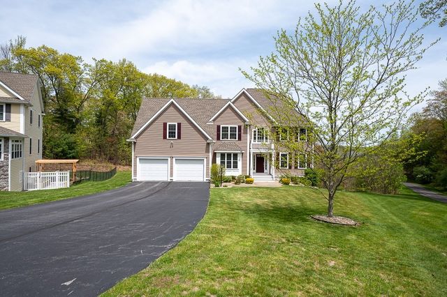 8 Victoria Circle, Shrewsbury, MA 01545