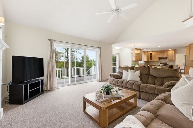 8 Victoria Circle, Shrewsbury, MA 01545