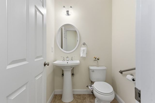 8 Victoria Circle, Shrewsbury, MA 01545
