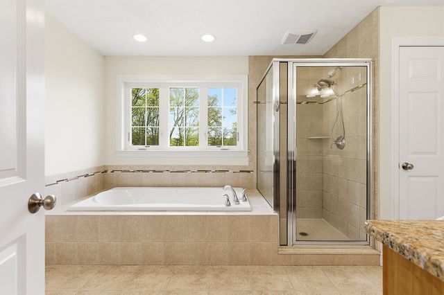 8 Victoria Circle, Shrewsbury, MA 01545