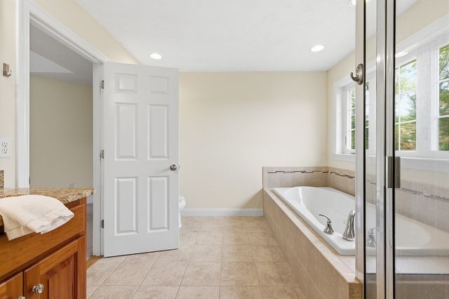 8 Victoria Circle, Shrewsbury, MA 01545