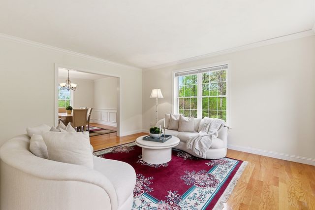 8 Victoria Circle, Shrewsbury, MA 01545