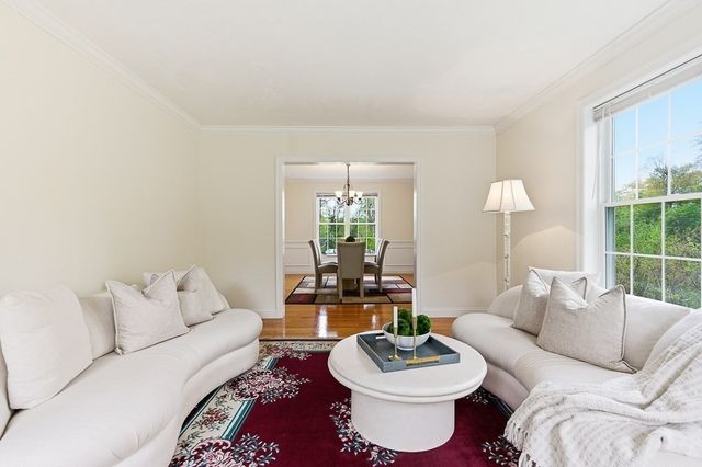 8 Victoria Circle, Shrewsbury, MA 01545