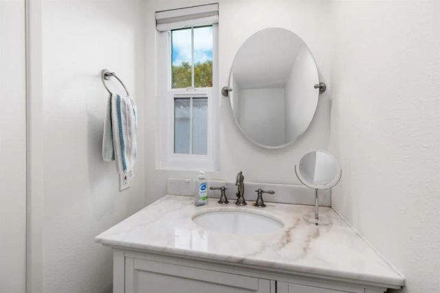 6819 Alderwood Drive, Carlsbad, CA 92011