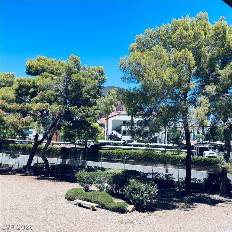 260 East Flamingo Road 118, Las Vegas, NV 89169