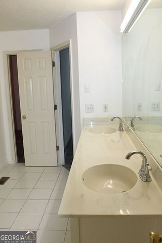 2053 OakLeaf Lane, Lithia Springs, GA 30122