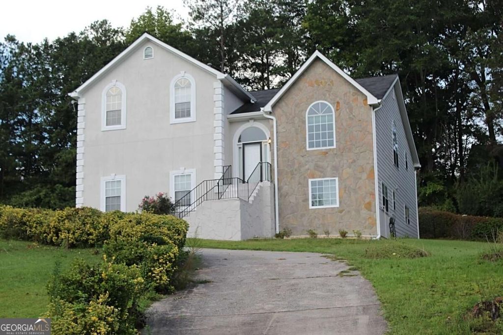 2053 OakLeaf Lane, Lithia Springs, GA 30122