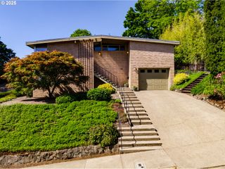 495 W 27th Ave, Eugene, OR 97405