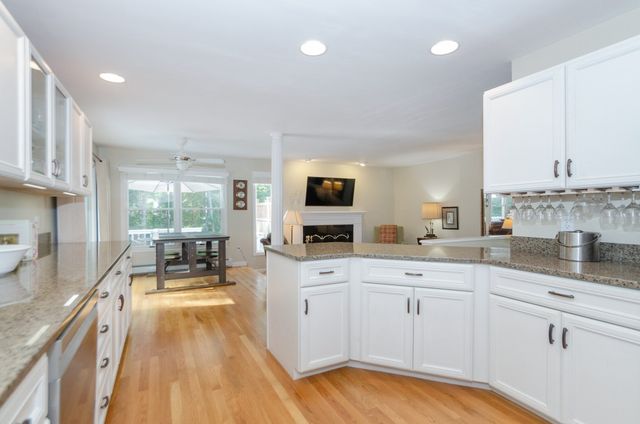 3 Timberledge Ln, Mattapoisett, MA 02739
