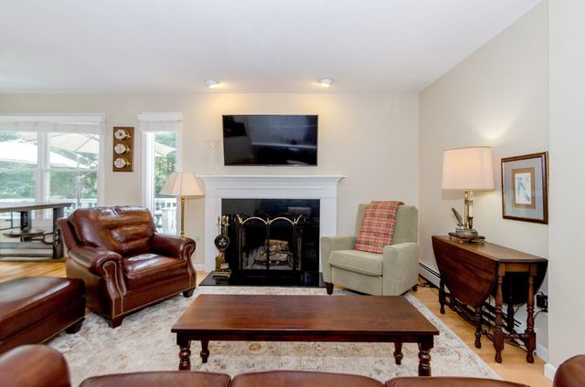 3 Timberledge Ln, Mattapoisett, MA 02739