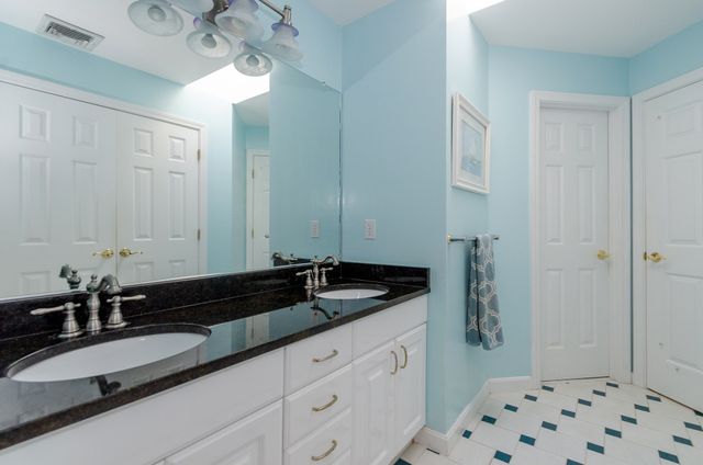 3 Timberledge Ln, Mattapoisett, MA 02739