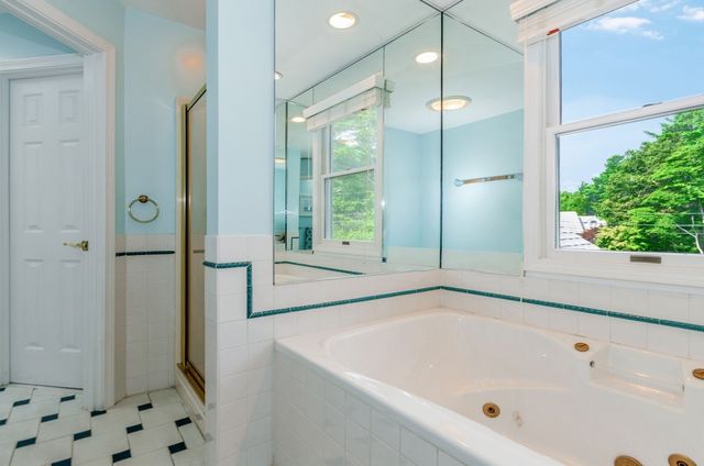 3 Timberledge Ln, Mattapoisett, MA 02739