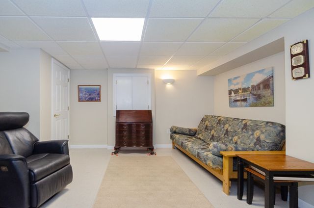 3 Timberledge Ln, Mattapoisett, MA 02739